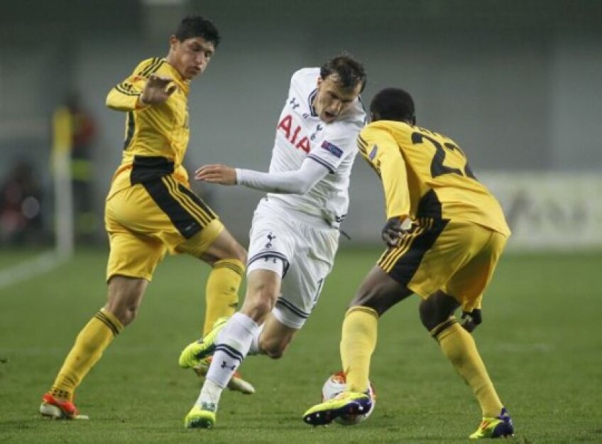 1,2 milioane de euro cîştigă anual Chiricheş la Tottenham, care a plătit 8,5 milioane pentru el // Foto: Guliver/GettyImages