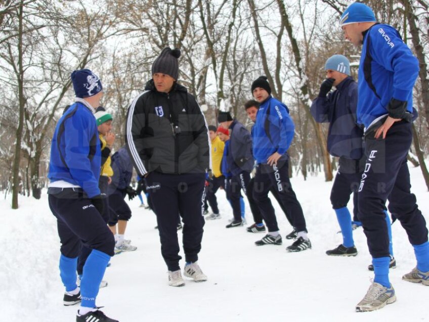 Nicolo Napoli e greu de fentat de fotbalisti la antrenamentele din Parcul Romanescu. Foto: Bogdan Dănescu (Craiova)
