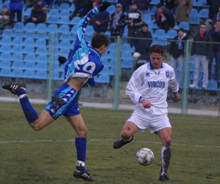 Stoican (foto dreapta) a jucat 20 de meciuri în sezonul 2001-2002