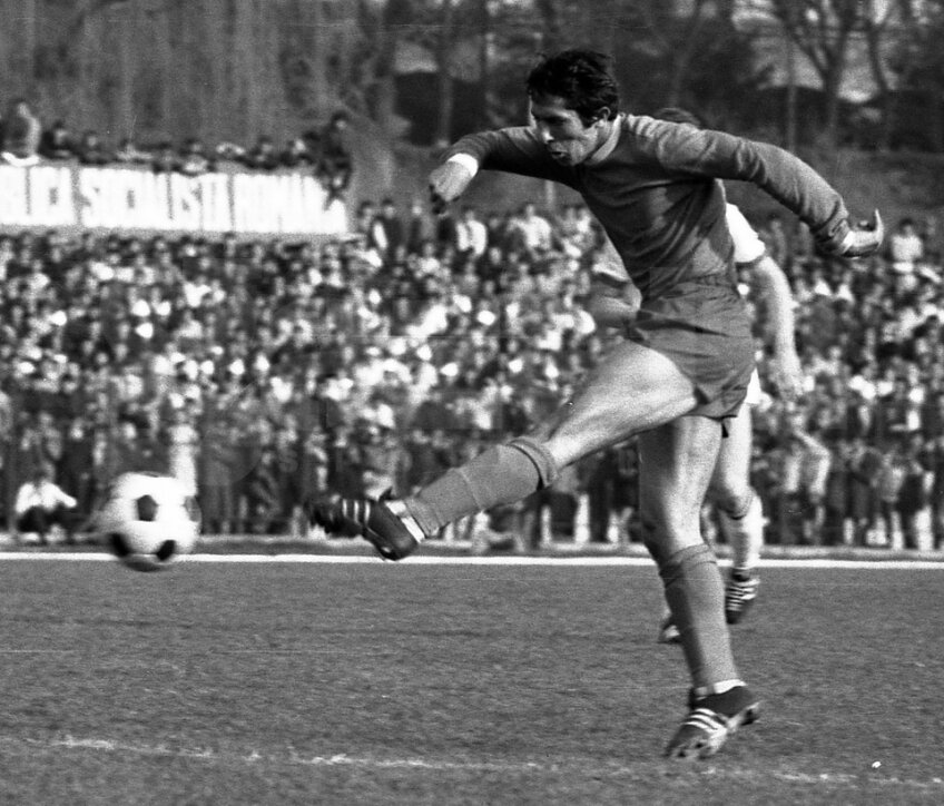 Coco Deleanu într-un meci Dinamo - UTA din 1973