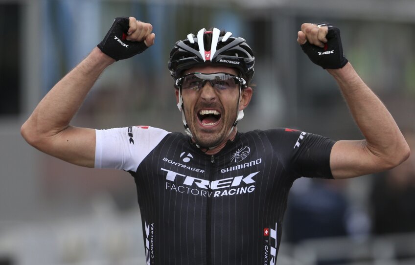 Fabian Cancellara trece linia de sosire în Turul Flandrei, foto: reuters