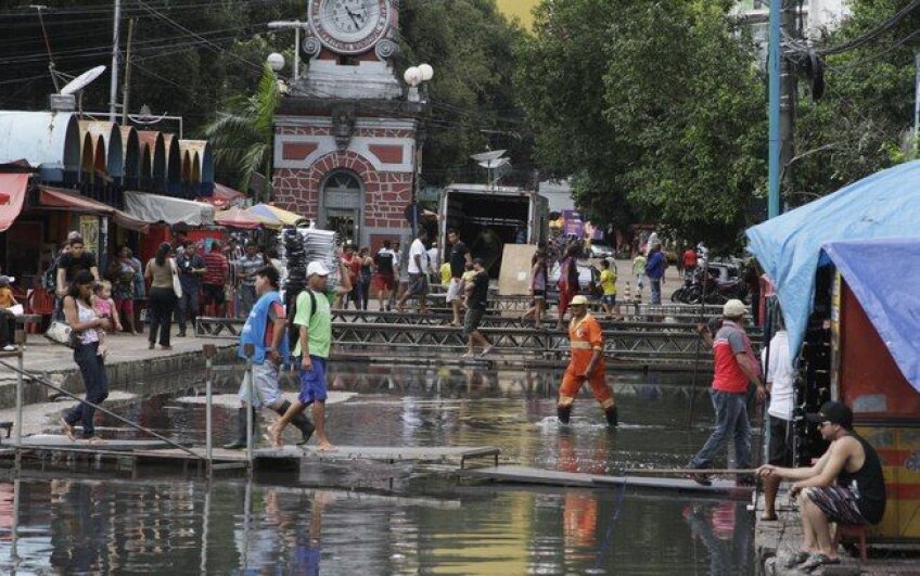 Manaus a devenit o Veneție a Braziliei după ploile de propoții blblice căzute în ultimele săptămîni