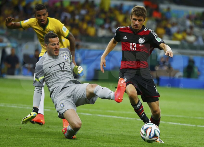 Nici Brazilia nu i-a rezistat lui Muller (dreapta). Neamțul a deschis scorul în halucinantul 7-1 din semifinale // Foto: Reuters