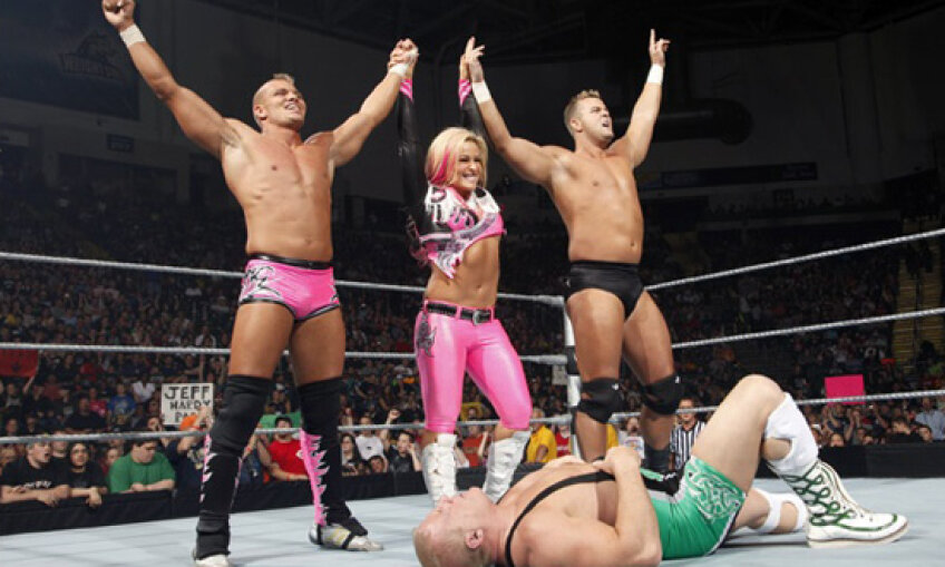 David Hart-Smith, Natalya Neidhart şi Tyson Kidd, membrii ai dinastiei Hart