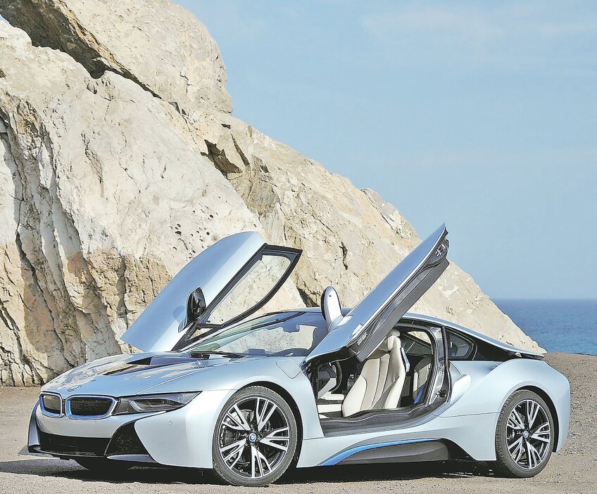 MAȘINA ANULUI 2014 TOPGEAR
BMW i8