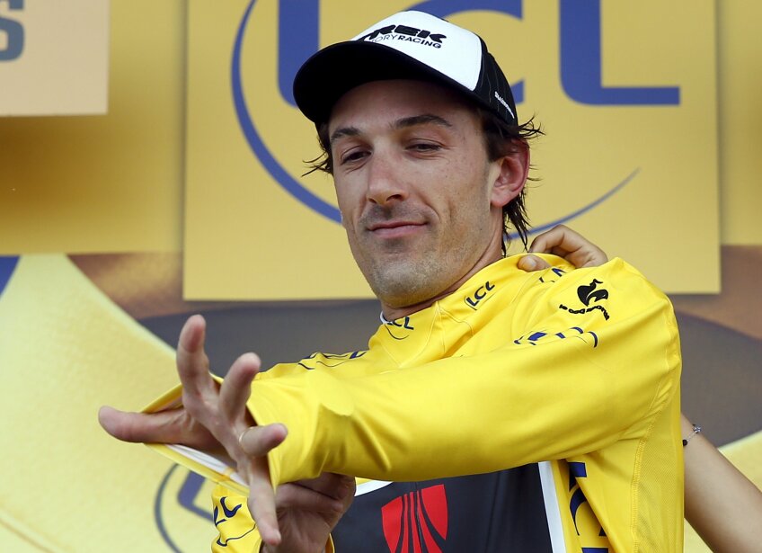 Este cel de-al 29-lea tricou galben pe care îl poartă Fabian Cancellara în carieră, foto: reuters