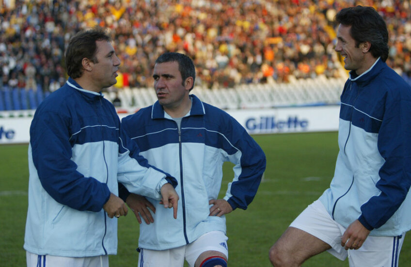 Cei doi Gică și Hristo Stoicikov, în 2004, înaintea meciului de retragere al lui Popescu // Foto: Cristi Preda
