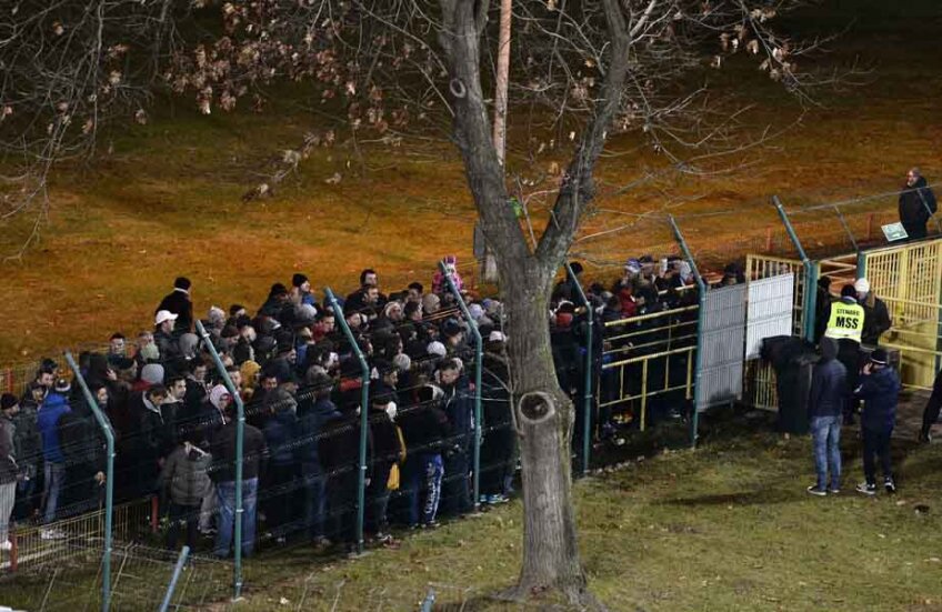 Piteștenii s-au înghesuit să vadă Steaua pe stadionul lor