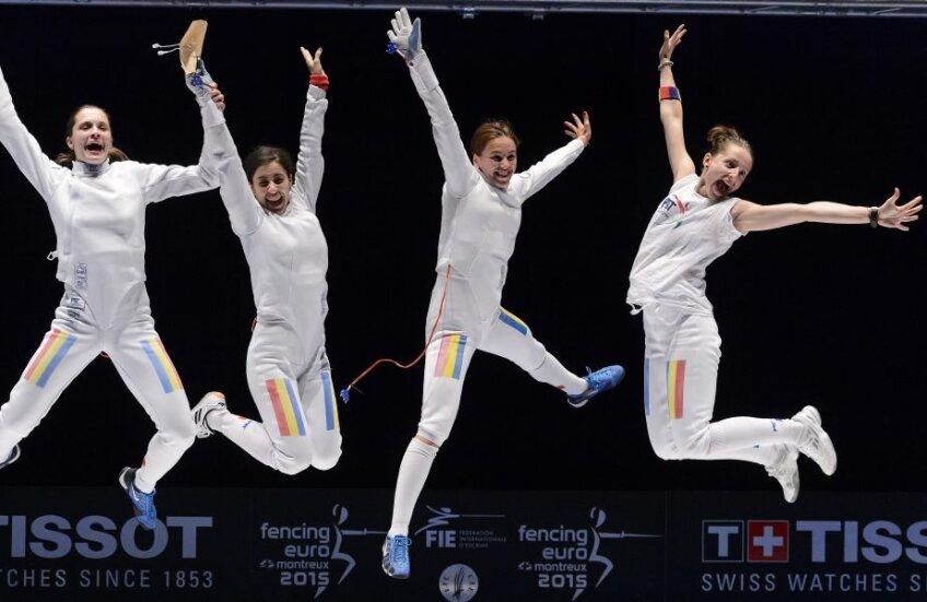 Bucuria echipei de spadă a României după titlul european cîștigat în iunie 2015