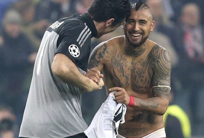 Vidal, alături de fostul coechipier, portarul Buffon, foto: reuters