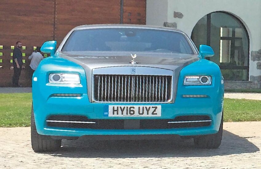 Rolls-Royce Wraith (coupe) și Rolls Royce Ghost (limuzină) au fost aduse din Marea Britanie pentru testele din România