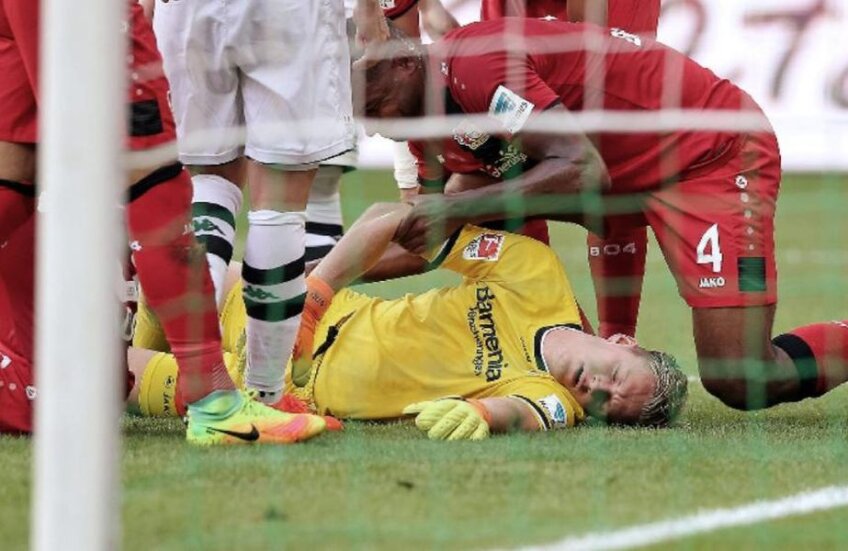 Portarul lui Leverkusen, inconștient, după lovitura primită