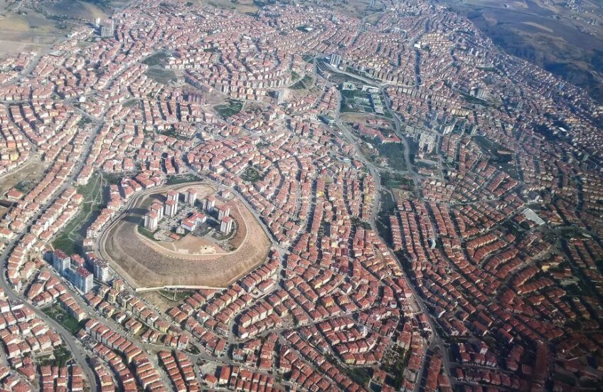 Priveliştea din avion a unui cartier rezidenţial din Ankara