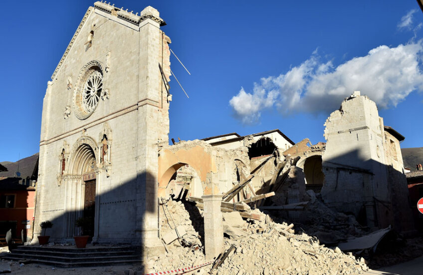 Din catedrala din Norcia n-a mai rămas decât fațada