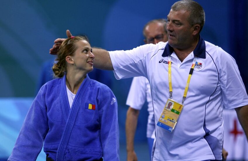 Florin Bercean cu Alina Dumitru, prima, și deocamdată singura judoka română, care a câștigat titlul olimpic // FOTO Cristi Preda
