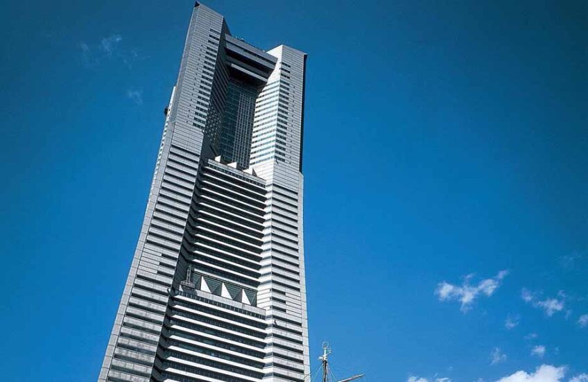 Yokohama Landmark Tower oferă madrilenilor o priveliște fabuloasă, drumul cu autocarul până la stadion fiind de 16 minute