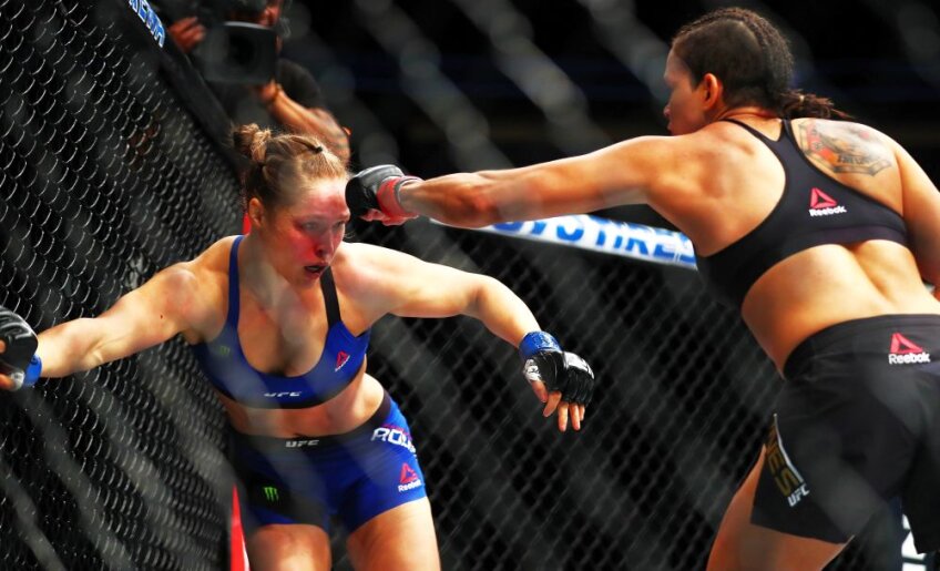 An-dezastru pentru Ronda Rousey. Americanca a fost bătută măr de Amanda Nunes, în 48 de secunde, foto: reuters