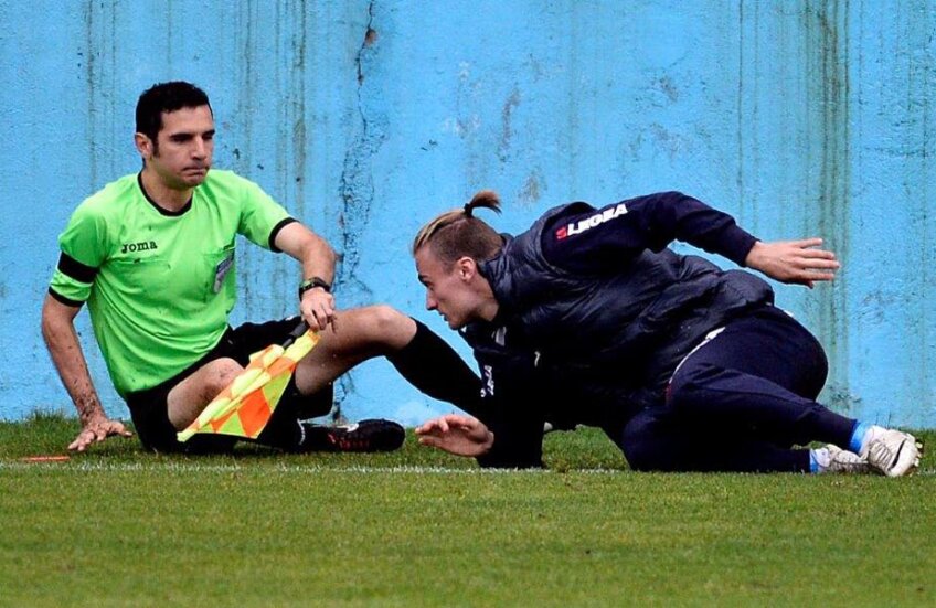Adrian Ionescu arbitru în România, căzut la pământ după o ciocnire cu Pătulea...