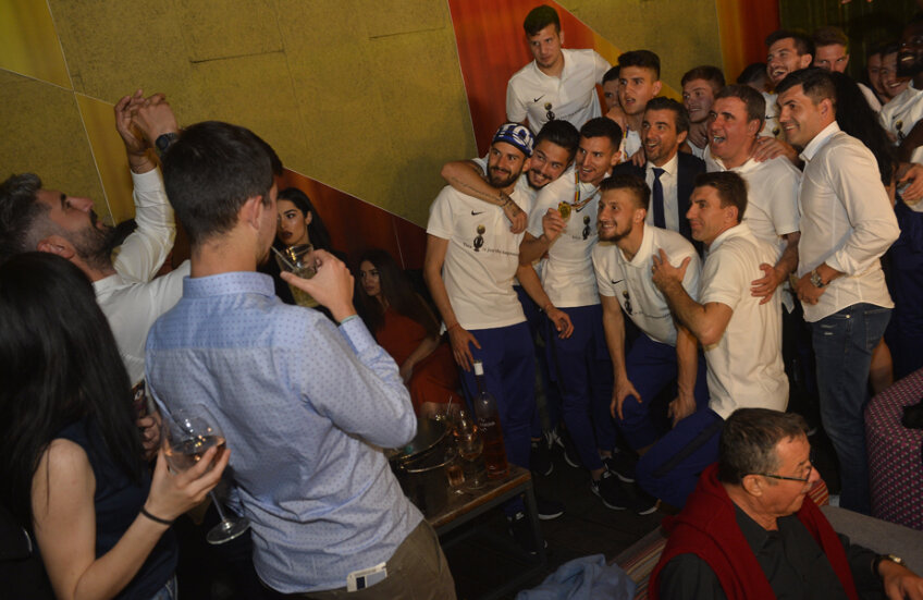 Acum nici o săptămână, jucătorii se bucurau alături de Hagi pentru câștigarea titlului // FOTO Raed Krishan