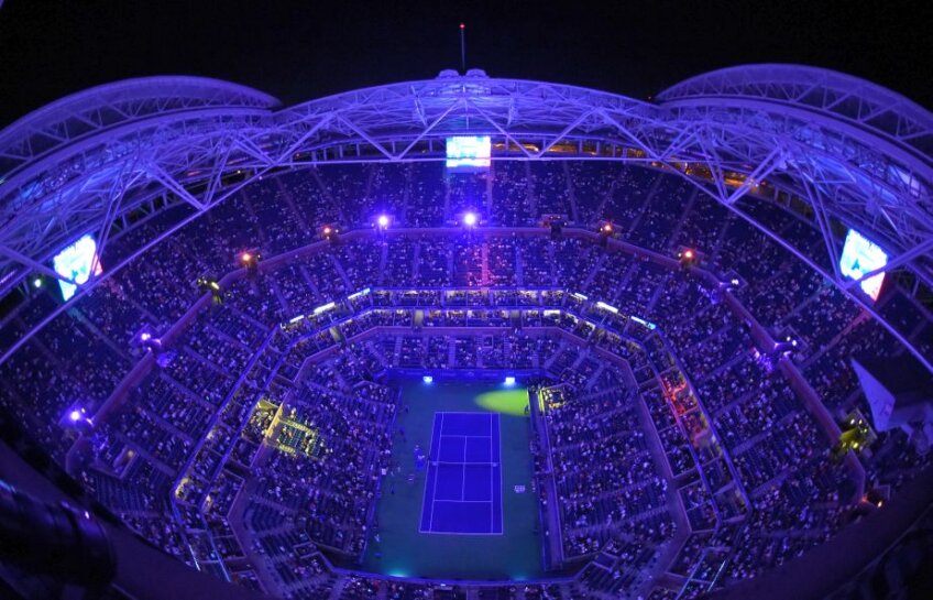 UNDER THE LIGHTS! Concert? Nu, un meci de tenis la US Open între Tsonga și Șapovalov pe arena 