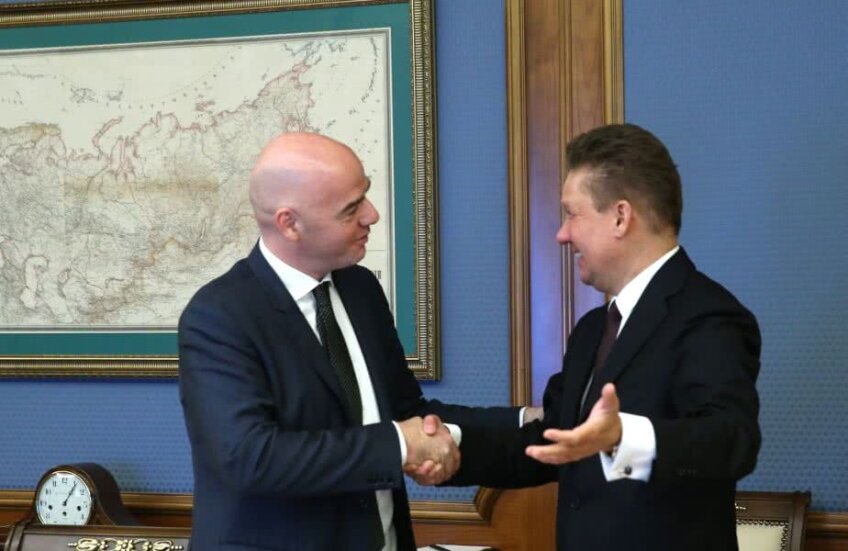 Alexei Miller (dreapta), directorul general al Gazprom, pare că se înțelege mai mult decât bine cu Gianni Infantino, președintele FIFA