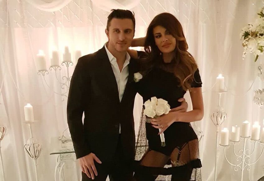 Săvulescu s-a căsătorit în decembrie 2017 cu o fostă Miss Univers Albania, Angela Martini (31 de ani), în SUA