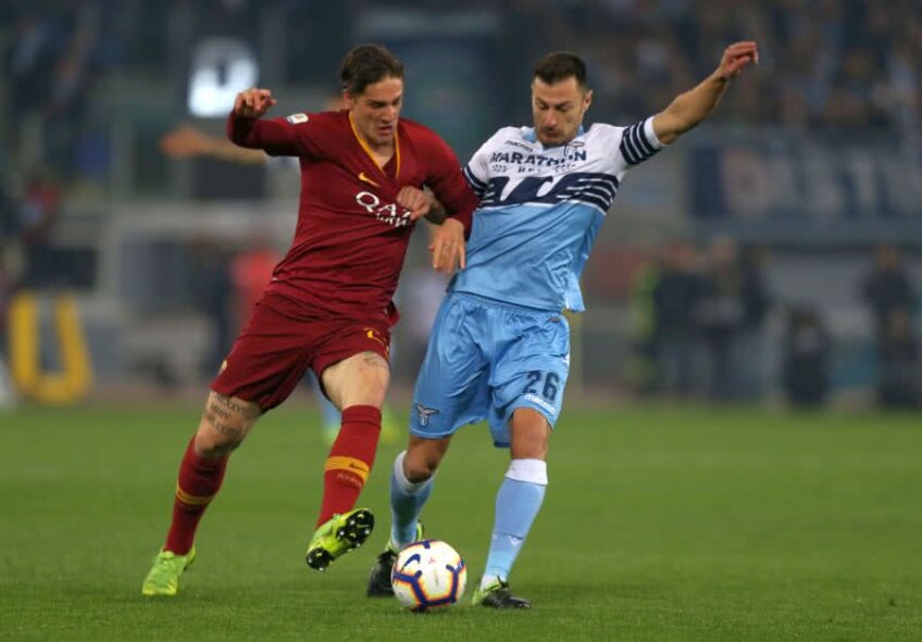 Zaniolo în duel cu Ștefan Radu FOTO: Guliver/GettyImages