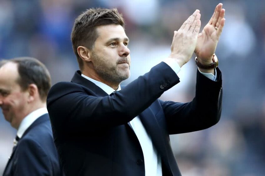 Mauricio Pochettino salută publicul prezent la primul meci pe noul White Hart Lane // Foto: Getty Images