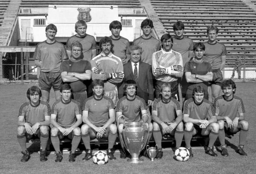 Steaua Bucuresti 1986 (4-2-2-2) - Football tactics and formations 