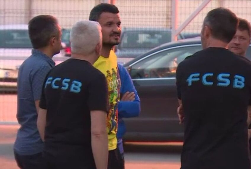 FOTO: Captură TV Telekom Sport // Budescu s-a revăzut cu cei din staff-ul FCSB-ului