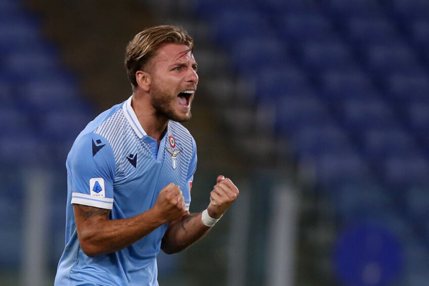 IL BOMBER BIANCOCELESTE. Ciro Immobile, 30 de ani, are un sezon fabulos în tricoul lui Lazio. Cu reușita din victoria cu Brescia, 2-0, a ajuns la 35 de goluri în 36 de meciuri în acest sezon! E lider în clasamentul golgeterilor din Serie A, dar și în lupta pentru Gheata de Aur a Europei. Singurul care îl mai poate depăși în ultima etapă este Ronaldo (31 de goluri). Foto: Guliver/GettyImages