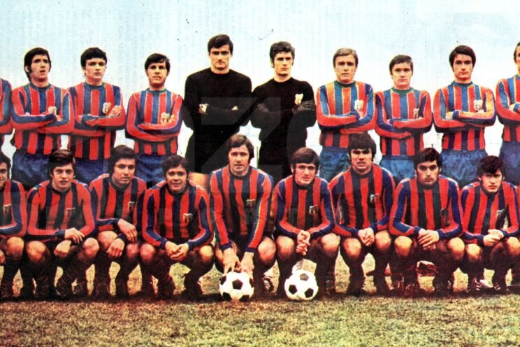 Steaua Bucuresti old logo 1972-1991 În 1971, în toamnă, Steaua a întîlnit-o  pe FC Barcelona, în turul 2 al Cupei Cupe…