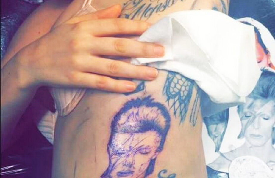 Lady Gaga şi-a făcut tatuaj cu David Bowie ► Foto: panorama.it