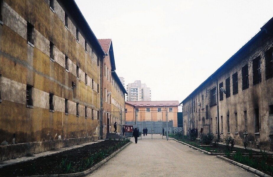 Trafic de droguri cu porumbei la o închisoare din Bosnia ► Foto: notizie.delmondo.info