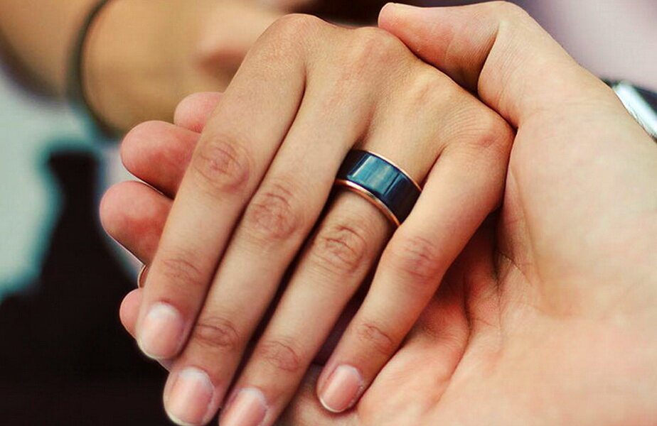 Inelul care-ţi permite să asculţi bătăile inimii partenerului ► Foto: amando.it
