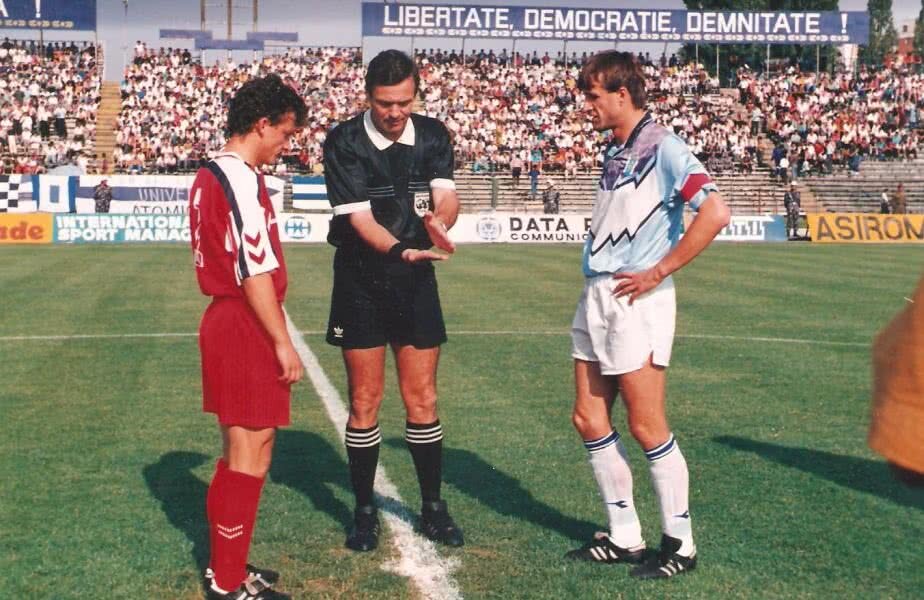 Imagini pentru U Craiova - Dinamo 19 octombrie 1990