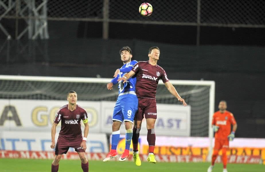 Gomelt (dreapta) a jucat ultimul sÄƒu meci Ã®n Liga 1 pe 30 aprilie 2017, Ã®n CFR - CSU Craiova 0-3 Foto: sportpictures.eu