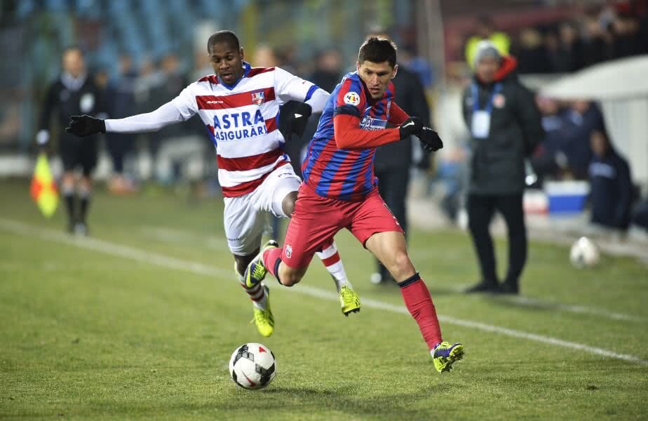 Armando Cooper Ã®ntr-un meci cu FCSB din decembrie 2013, pe cÃ¢nd juca la OÈ›elul Foto: Cristi Preda