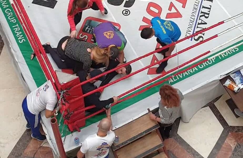 Mircea Badea Top 5 Glume Pe Facebook După Bătaia Incasată De Mircea Badea Ai Făcut Statul Paralel Cu Podeaua