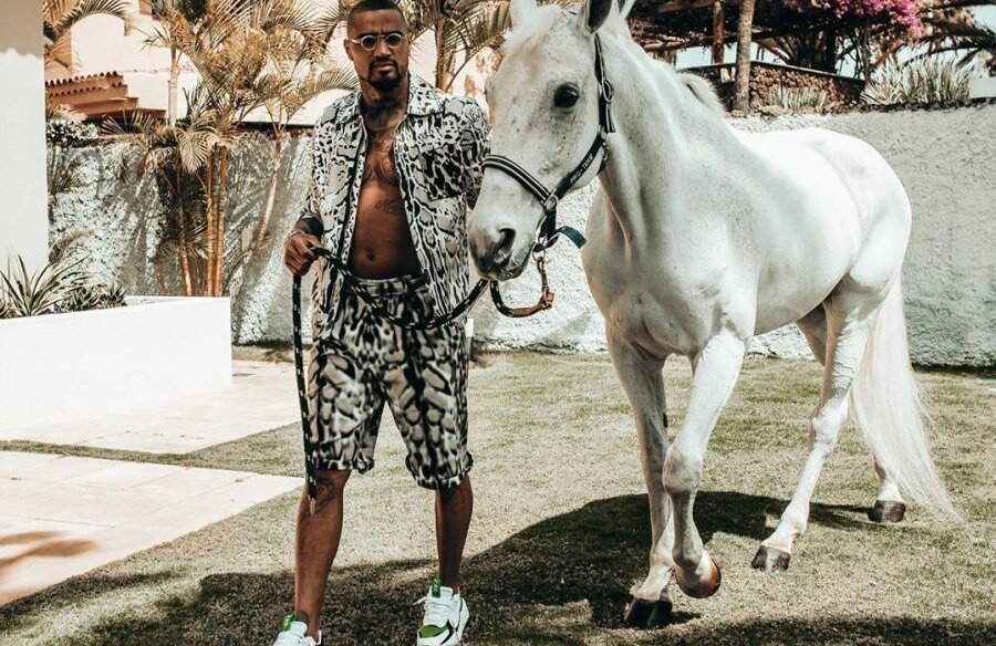 PUR SÂNGE ARAB. Kevin-Prince Boateng are cu ce se mândri: un armăsar de calibru! „Să facem o plimbare”, a fost mesajul atacantului în vârstă de 32 de ani, foto: Instagram