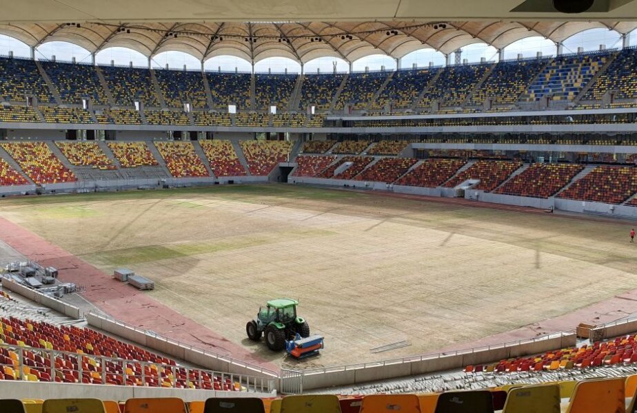 Așa arată gazonul de pe Național Arena, după concertul Mettalica. A început lupta contracronometru pentru refacere, înainte de meciul cu Spania, pe 5 septembrie, foto: Justin Gafiuc/GSP