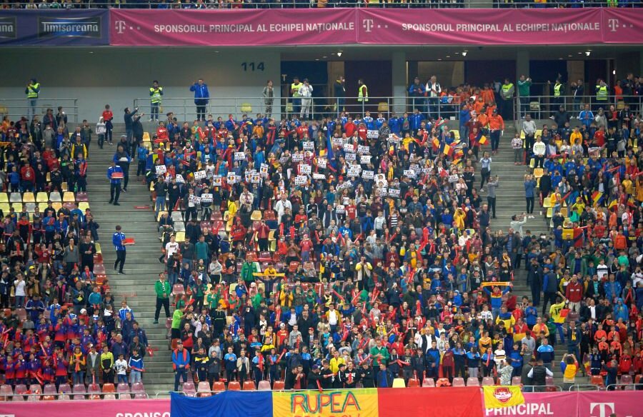 ORĂȘELUL COPIILOR. Aseară, s-a sărbătorit Ziua Copilului din România pe Arena Națională, într-o ambianță multicoloră de neuitat pentru viitorul nostru, cu 29.854 de inimi tinere la meciul cu Norvegia (1-1), record absolut. Ei chiar merită să fie la Euro 2020! foto: Raed Krishan