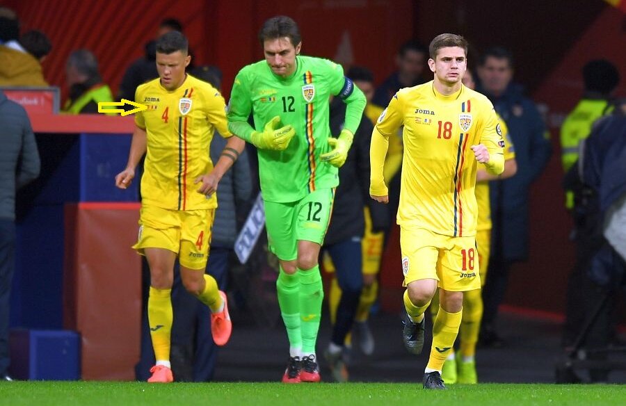ECHIPAMENT DEFECT, NAȚIONALĂ DEFECTĂ! Mai mulți fotbaliști dintre cei care au înfruntat Spania în rușinea, 0-5, de la Madrid, au avut inscripționate pe piepturi culorile tricolorului inversate, cum e cazul lui Adi Rus în această imagine. O explicație în plus pentru jocul pe dos. foto: Raed Krishan