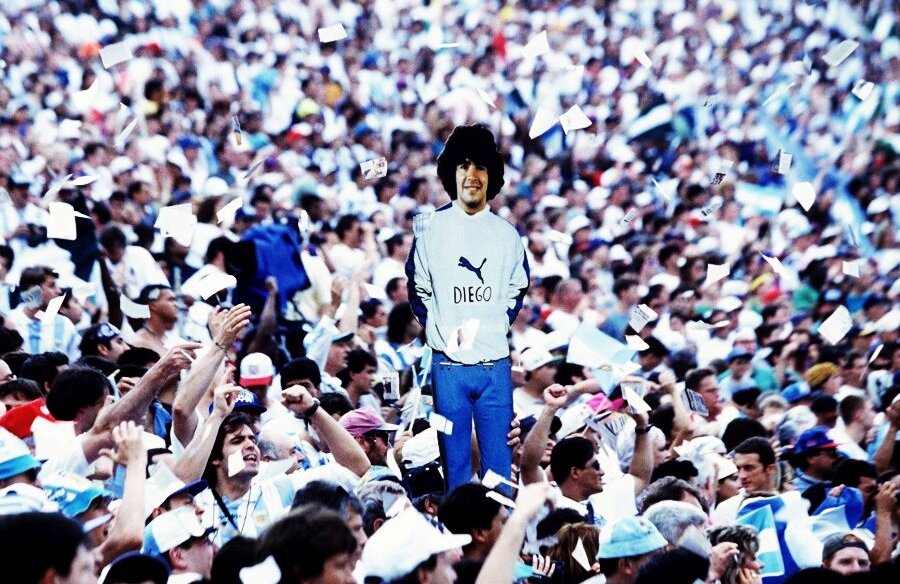 La revedere, Diego Maradona! Argentinianul în vârstă de 60 de ani a murit din cauza unui stop cardiorespirator. A câștigat Cupa Mondială și a fascinat tribunele din Argentina și Italia, foto: Guliver/gettyimages